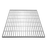 Verzinkter Gitterrost in quadratischer Form, 700mm x 700mm, mit gleichmäßigen, stabilen Streben und silberner, korrosionsbeständiger Oberfläche