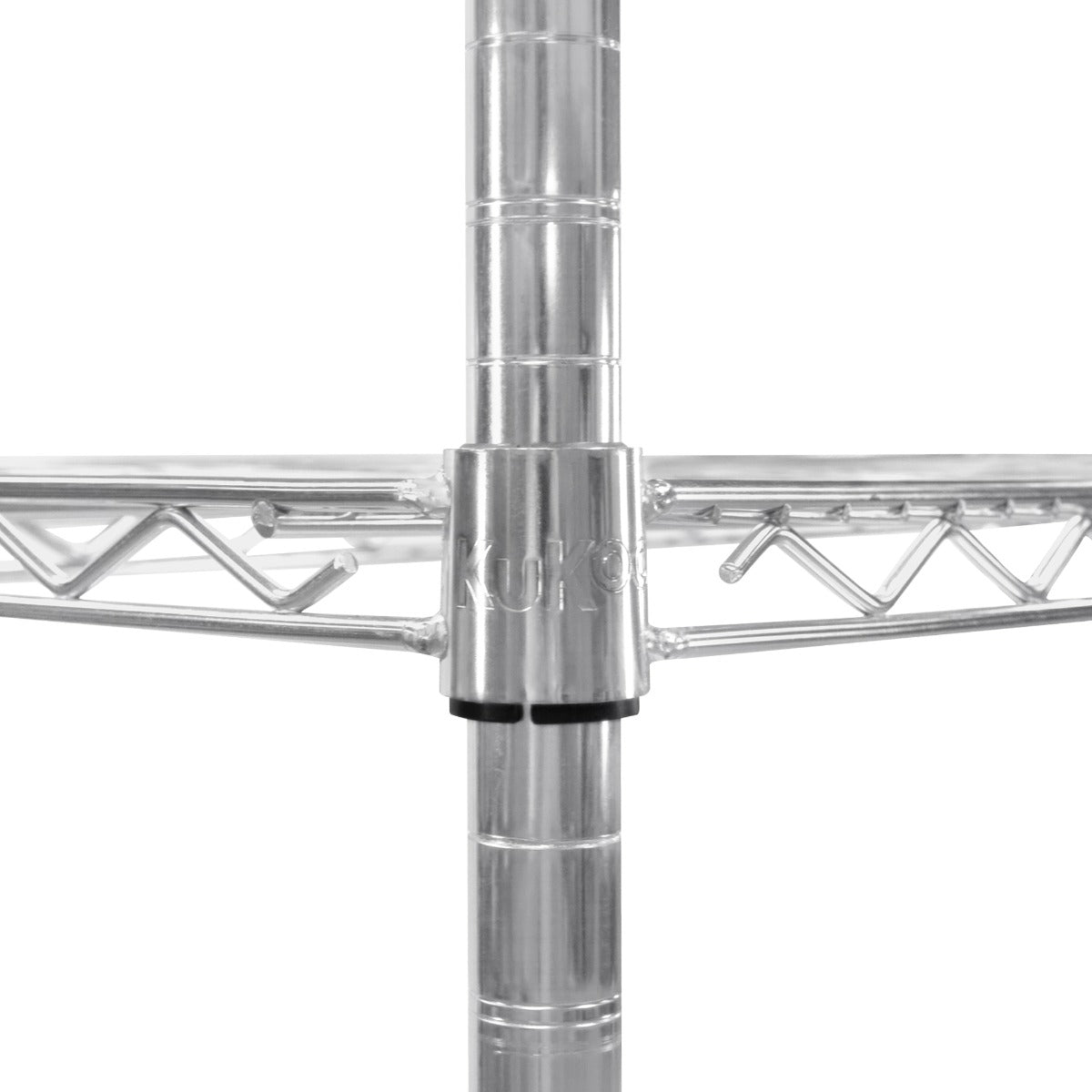 Hochwertiges, verchromtes Drahtregal mit stabilen, verstellbaren Regalböden und einem modernen, industriellen Design, ideal für Lagerung und Organisation
