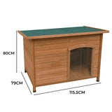 Große Hundehütte aus hellem Holz mit grüner Dachabdeckung, transparentem Eingang und stabilen Füßen, ideal für den Außenbereich
