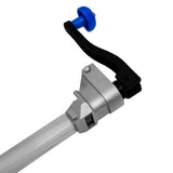 Robuster Tischdosenöffner aus Aluminium mit schwarzem Griff und blauer Bedienknopf, ideal für müheloses Öffnen von Dosen in der Küche