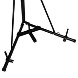 Faltbarer Boxsackständer aus robustem, schwarzem Metall mit stabiler Basis und verstellbaren Halterungen für optimale Sicherheit und Flexibilität