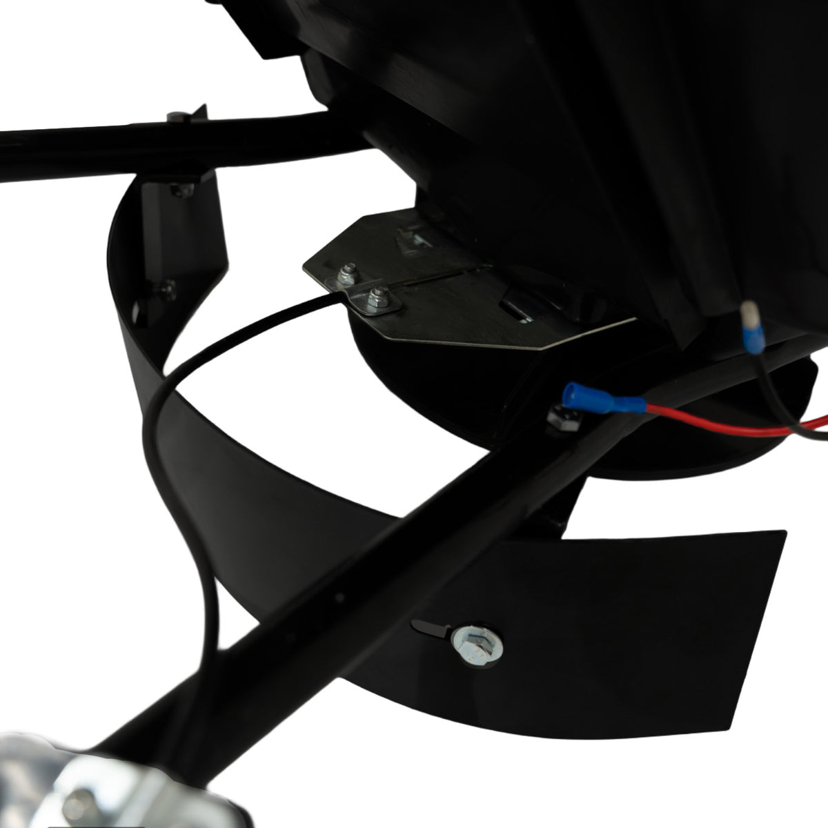 Schwarzer ATV-Streuer für Quad mit stabiler Metallbasis, Kabelanschlüssen und robustem, gebogenem Rahmen für gleichmäßige Streuung von Materialien