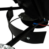 Schwarzer ATV-Streuer für Quad mit stabiler Metallbasis, Kabelanschlüssen und robustem, gebogenem Rahmen für gleichmäßige Streuung von Materialien
