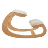 Ergonomischer Kniestuhl aus hellem Holz mit geschwungenem Design, gepolsterten Sitzflächen in hellem Stoff für optimalen Komfort und Unterstützung