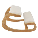 Ergonomischer Kniestuhl aus hellem Holz mit geschwungener Form, gepolsterten, beigen Kissen für Komfort und Unterstützung beim Sitzen