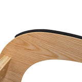 Ergonomischer Kniestuhl aus hellem Holz mit schwarzem, weichem Polster an der oberen Kante für zusätzlichen Komfort und Unterstützung