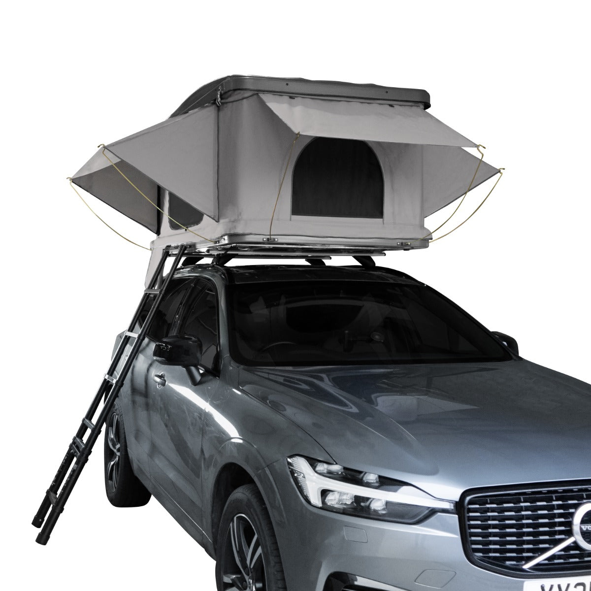 Grau Auto Dachzelt auf einem silbernen SUV, mit einer stabilen Leiter, bietet Platz für zwei Personen und hat ein wetterfestes, strapazierfähiges Material
