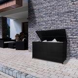 Schwarze Rattan Kissenbox mit aufklappbarem Deckel, ideal für die Aufbewahrung von Kissen, wetterfest und stilvoll für den Außenbereich