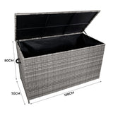 Grau geflochtene Rattan Kissenbox mit schwarzem Innenfutter, großzügigem Stauraum und praktischen Griffen, ideal für Gartenmöbel und Aufbewahrung