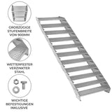 Verstellbare, elfteilige Treppe aus wetterfestem, verzinktem Stahl mit großzügiger Stufenbreite von 900 mm und rutschfester Oberfläche