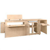 Moderne Küchenzeile für Wohnmobile aus hellem Holz mit mehreren Schubladen, Klappen und offenen Fächern für optimalen Stauraum und Funktionalität