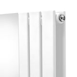 Weißer Heizkörper mit integriertem Spiegel, 1800mm x 565mm, aus glattem Metall, mit klaren Linien und glänzender Oberfläche, ideal für moderne Badezimmer