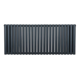 Ovaler Röhrenheizkörper in Anthrazitgrau, 600mm x 1440mm, mit glatter, matten Oberfläche und gleichmäßigen, vertikalen Röhren für moderne Innenräume