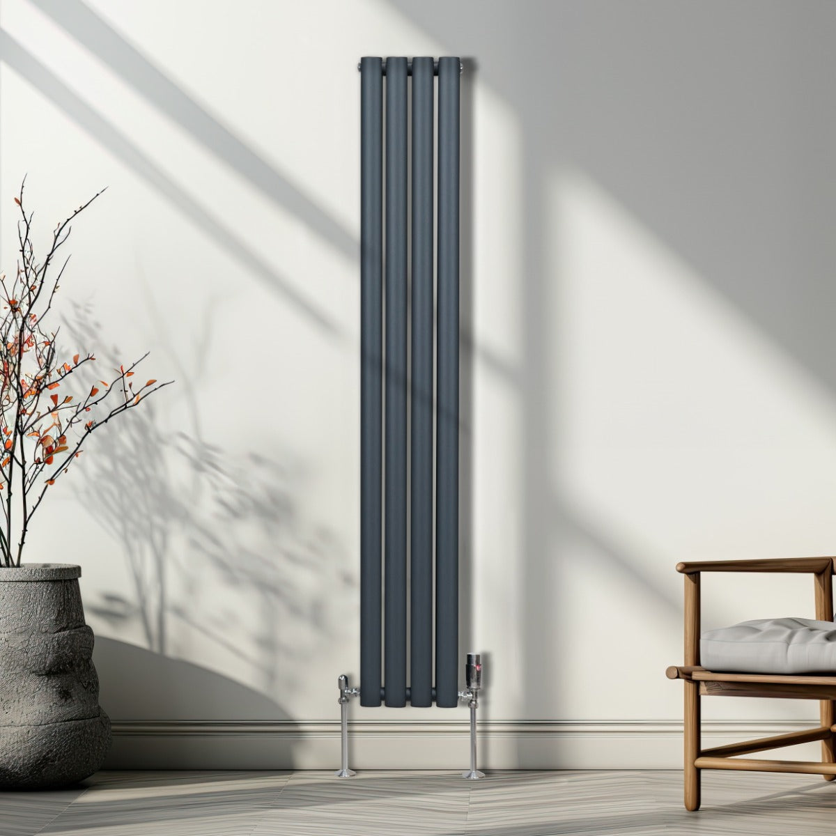 Ovaler Röhrenheizkörper in Anthrazitgrau, 1600mm x 240mm, mit glatter Oberfläche und eleganten, vertikalen Röhren, ideal für moderne Innenräume