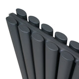 Ovaler Röhrenheizkörper in Anthrazitgrau, 1600mm x 240mm, mit glatten, runden Rohren und modernem, minimalistischen Design für stilvolle Heizlösungen