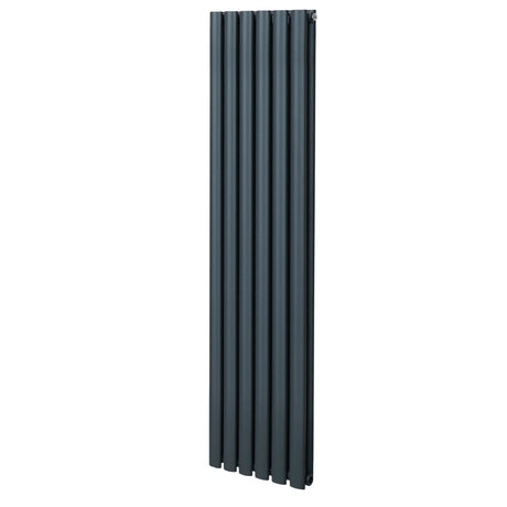 Ovaler Röhrenheizkörper in Anthrazitgrau, 1600mm x 360mm, mit glatter, moderner Oberfläche und vertikaler Anordnung für effiziente Wärmeverteilung