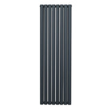 Ovaler Röhrenheizkörper in Anthrazitgrau, 1600mm x 480mm, mit glatten, vertikalen Röhren und modernem, minimalistischen Design für stilvolle Wärme