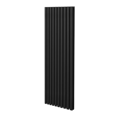 Ovaler Röhrenheizkörper in Schwarz, 1800mm x 600mm, mit vertikalen Lamellen für effiziente Wärmeverteilung und modernes Design