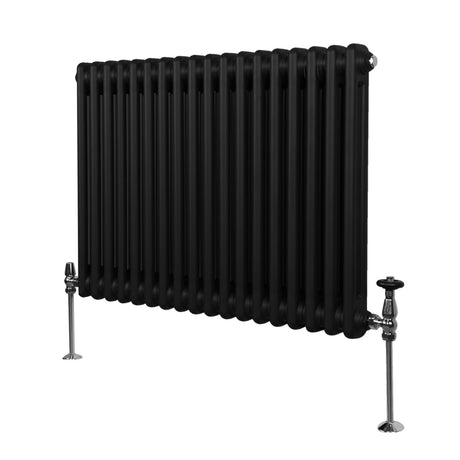 Traditioneller 2-Spalten-Heizkörper in Schwarz, 600 x 832 mm, mit glänzenden Ventilen und einem robusten, gerippten Design für effiziente Wärmeabgabe
