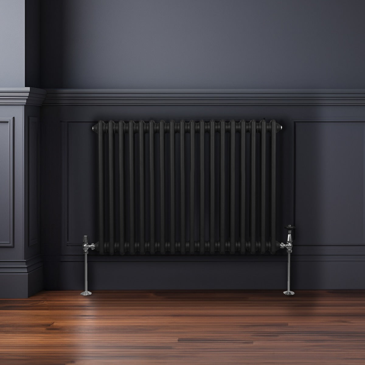 Traditioneller 2-Spalten-Heizkörper in elegantem Schwarz, 600 x 832 mm, mit glatten, vertikalen Lamellen und verchromten Ventilen, ideal für moderne Räume