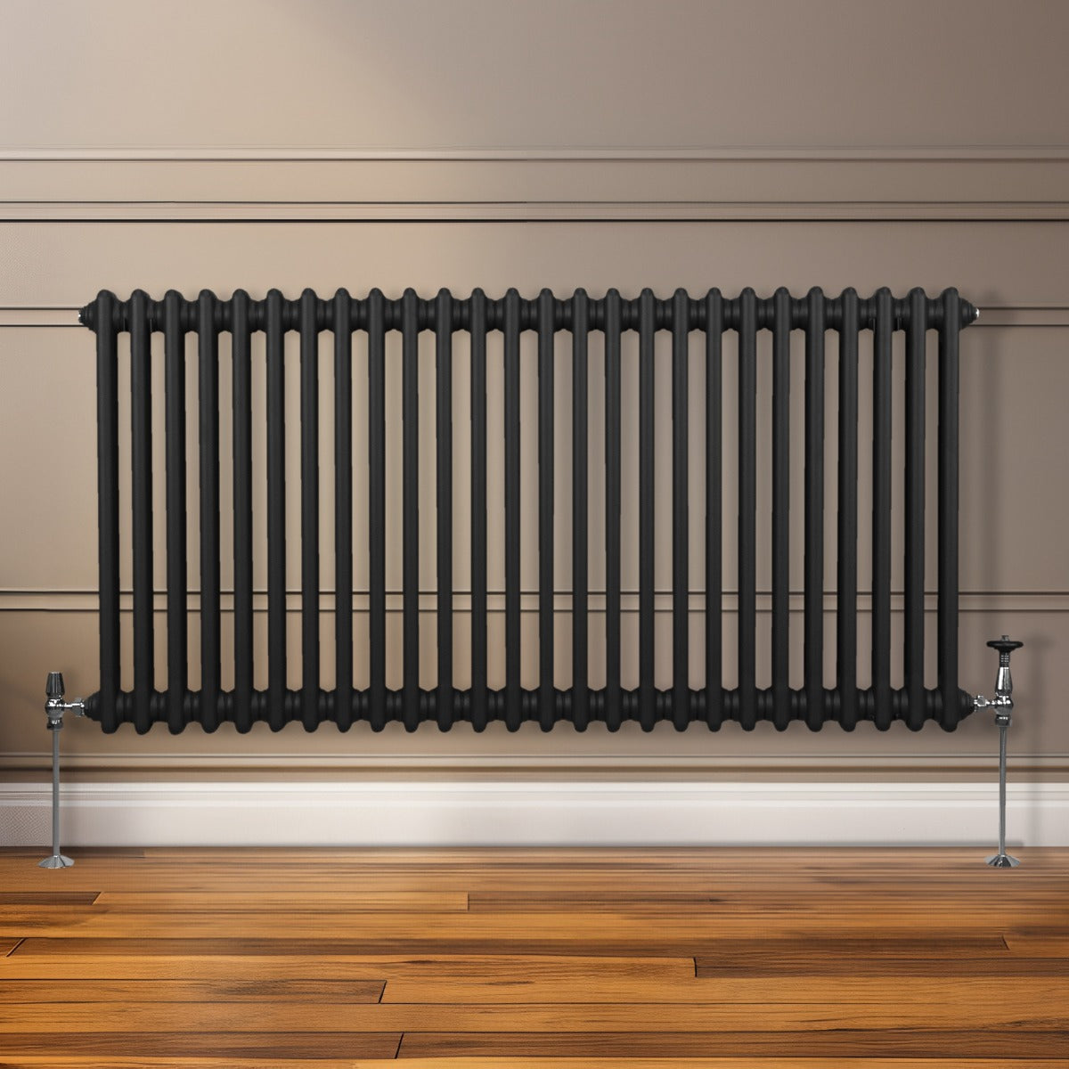 Traditioneller 2-Spalten-Heizkörper in elegantem Schwarz, 600 x 1192 mm, mit vertikalen Röhren und stabilen Füßen, ideal für moderne Innenräume