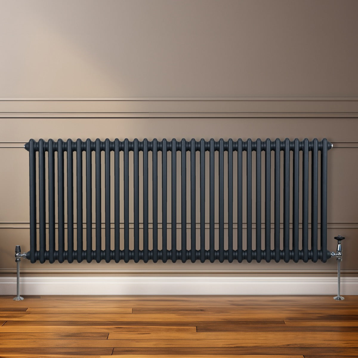 Traditioneller 2-Spalten-Heizkörper in Anthrazitgrau, 600 x 1462 mm, mit glatten, runden Rohren und eleganter Oberfläche, ideal für moderne Räume