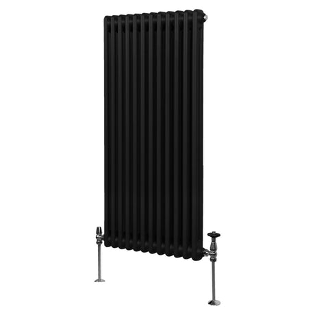 Traditioneller 2-Spalten-Heizkörper in Schwarz, 1500 x 562 mm, mit vertikalen Röhren und verchromten Ventilen, ideal für moderne Innenräume