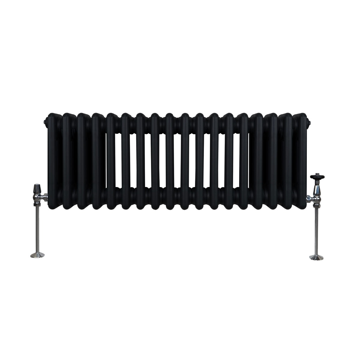 Traditioneller 3-Spalten-Heizkörper in Schwarz, 300 x 832 mm, mit glatten, runden Röhren und stabilen Füßen für effiziente Wärmeabgabe