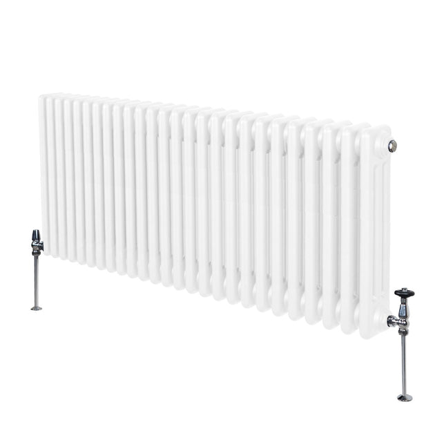 Traditioneller 3-Spalten-Heizkörper in Weiß, 600 x 1192 mm, mit glatter Oberfläche und eleganten, runden Formen, ideal für moderne und klassische Innenräume