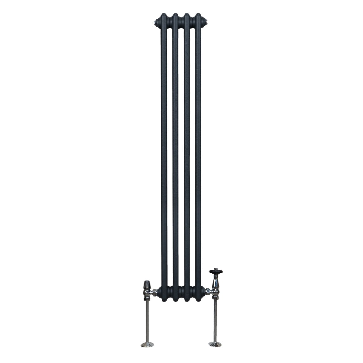 Traditioneller 3-Spalten-Heizkörper in Anthrazitgrau, 1500 x 202 mm, mit glatten, runden Rohren und eleganten Ventilen für moderne Innenräume