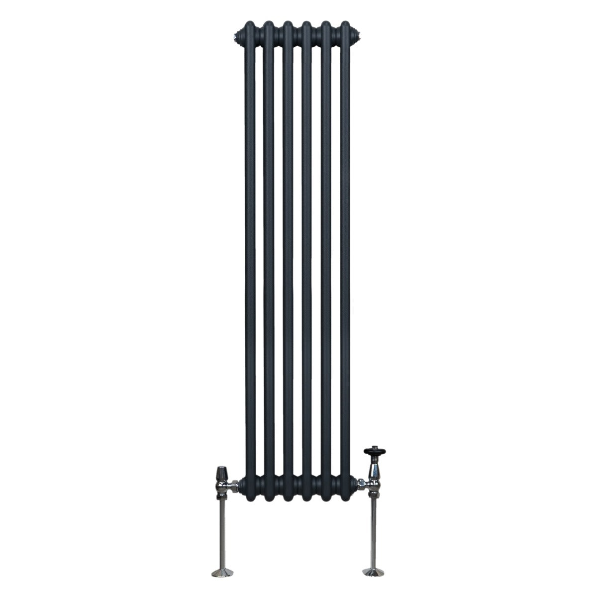Traditioneller 3-Spalten-Heizkörper in Anthrazitgrau, 1500 x 292 mm, mit glatten, runden Rohren und verchromten Ventilen für elegantes Design und effiziente Wärmeabgabe