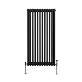 Traditioneller 3-Spalten-Heizkörper in Schwarz, 1500 x 562 mm, mit vertikalen Röhren und stabilen Standfüßen aus Metall