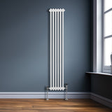 Traditioneller 3-Spalten-Heizkörper in Weiß, 1800 x 292 mm, mit glatter Oberfläche und eleganten, vertikalen Lamellen, ideal für moderne Räume