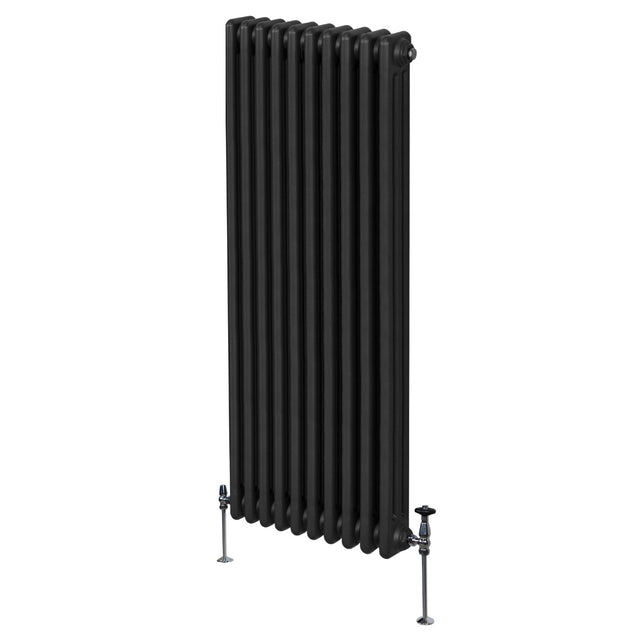 Traditioneller 3-Spalten-Heizkörper in Schwarz, 1800 x 472 mm, mit glatter Oberfläche und stabilen Füßen, ideal für moderne und klassische Räume