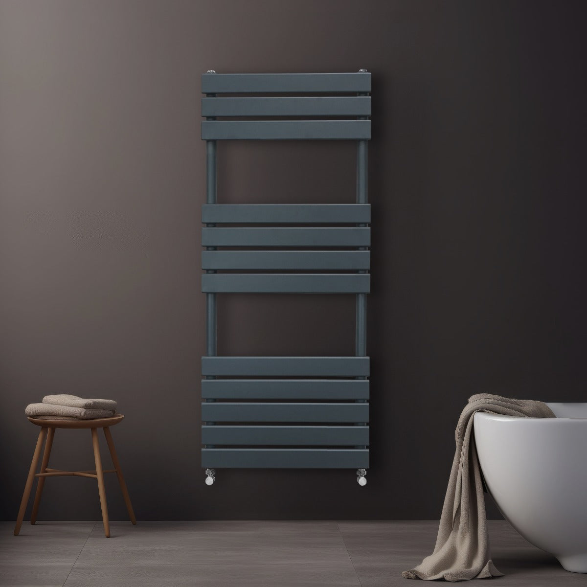 Flachheizkörper für Handtücher in Anthrazitgrau, 1200mm x 450mm, mit glatten, horizontalen Lamellen und modernem Design, ideal für Badezimmer