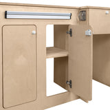 Küchenzeile für Wohnmobile in Silber mit einem Kühlschrank (46L), aus hellem Holz, mit glatten Oberflächen und praktischen Stauraumoptionen
