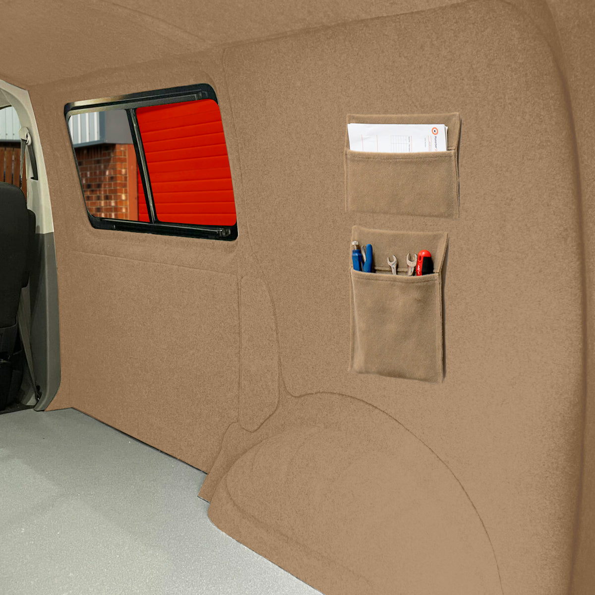 Beige Autostoff mit Aufbewahrungstaschen, weiche Textur, praktische Fächer für Werkzeuge und Stifte, ideal für den Innenraum eines Fahrzeugs