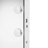 LED Bluetooth Spiegel in elegantem Weiß, 58 x 46 cm, mit zwei runden Lampen und USB-Anschluss, ideal für modernes Badezimmer oder Schminkbereich