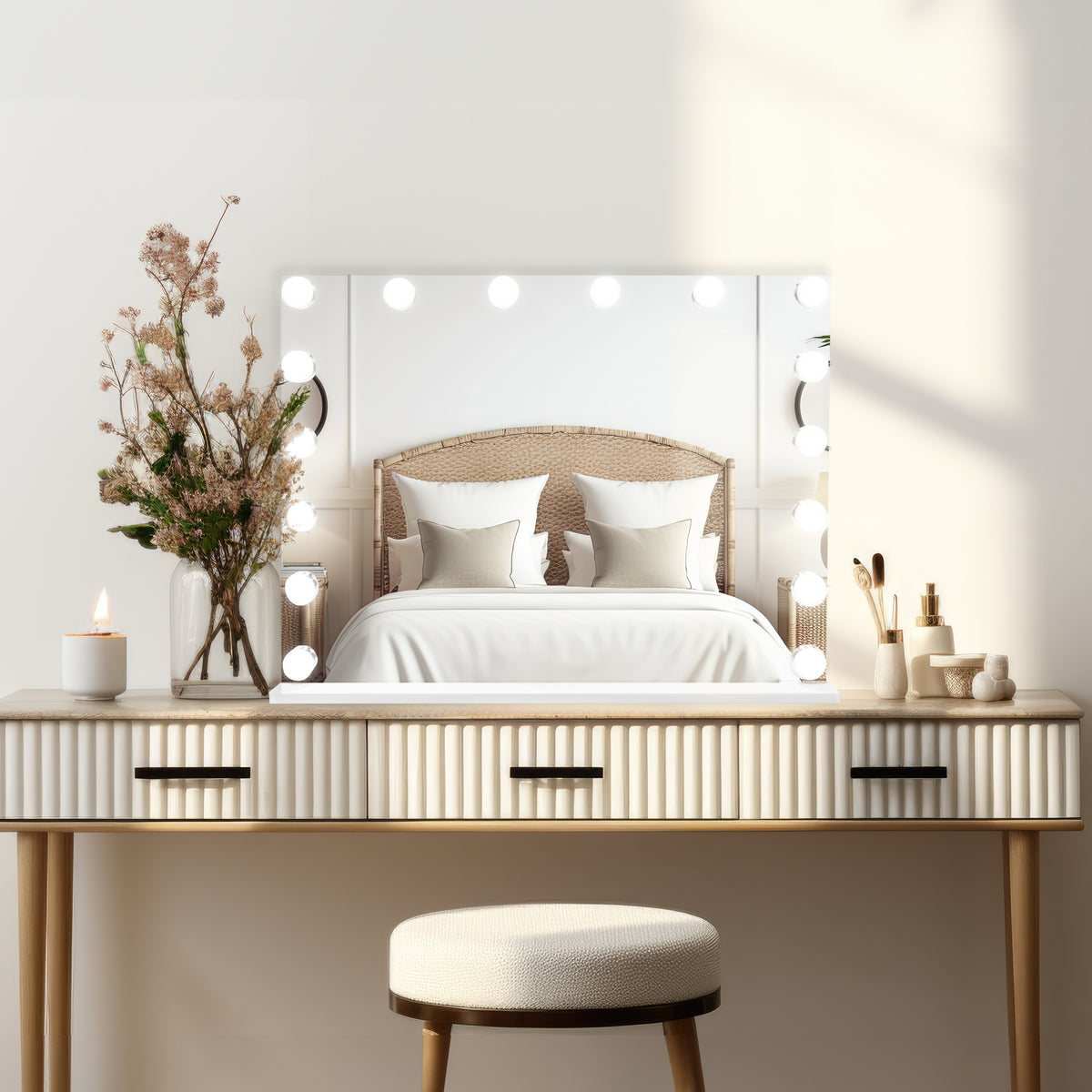LED Bluetooth Spiegel in elegantem Design, 80 x 60 cm, mit runden, dimmbaren Lichtern, reflektiert eine stilvolle Schlafzimmerumgebung mit neutralen Farben