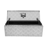 Aluminium-Werkzeugkasten in silber mit rutschfester Oberfläche, 35L Volumen, robustes Design, ideal für Werkzeuge und Zubehör, geöffnet mit schwarzem Innenraum