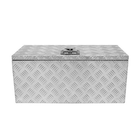 Großer Aluminium-Werkzeugkasten mit 70L Volumen, glänzender silberner Oberfläche, rautenförmigem Muster und stabiler Verriegelung für sicheren Transport