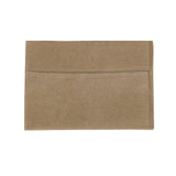 Beige Aufbewahrungstasche aus weichem Material, rechteckig mit glatter Oberfläche und einer praktischen Tasche auf der Vorderseite