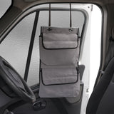 Graue Wohnmobil Frontscheibenabdeckung mit zwei Taschen, strapazierfähigem Material und praktischen Aufhängeschlaufen für optimalen Schutz und Funktionalität