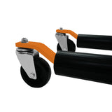 Hydraulischer Positionierungsschlitten mit schwarzen Rollen und orangefarbenen Griffen, ideal für präzise Bewegungen und stabile Unterstützung