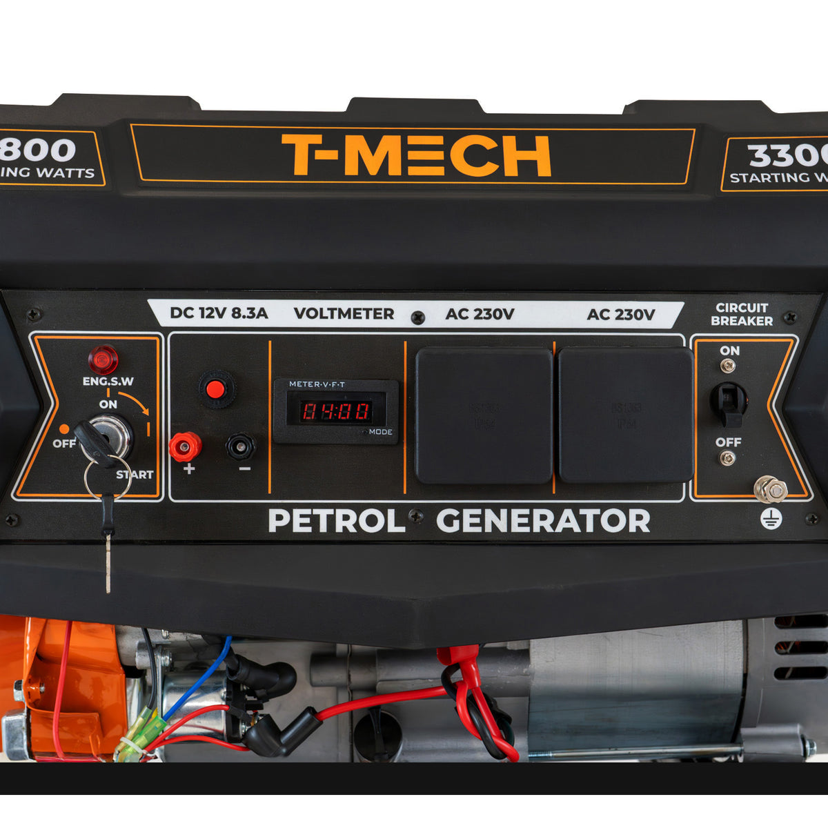 Tragbarer Benzingenerator T-Mech mit schwarzem Gehäuse, digitalen Anzeigen, Schaltern und bunten Kabeln für vielseitige Stromversorgung