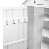 Grau lackierter Holz-Gartenschrank mit vier Haken, offenen Regalen und einem schlichten, modernen Design für Gartenutensilien und Aufbewahrung