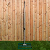 Grüner T-Mech Rasenrakel mit 50 cm breiter Arbeitsfläche, stabiler Metallstange und rutschfester Griff, ideal für Rasenpflege und Belüftung
