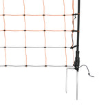 Elektrisches Geflügelnetz mit orangefarbenen und schwarzen Maschen, stabilen Pfosten und Erdspießen für sicheren Schutz von Geflügel in Gärten oder Höfen