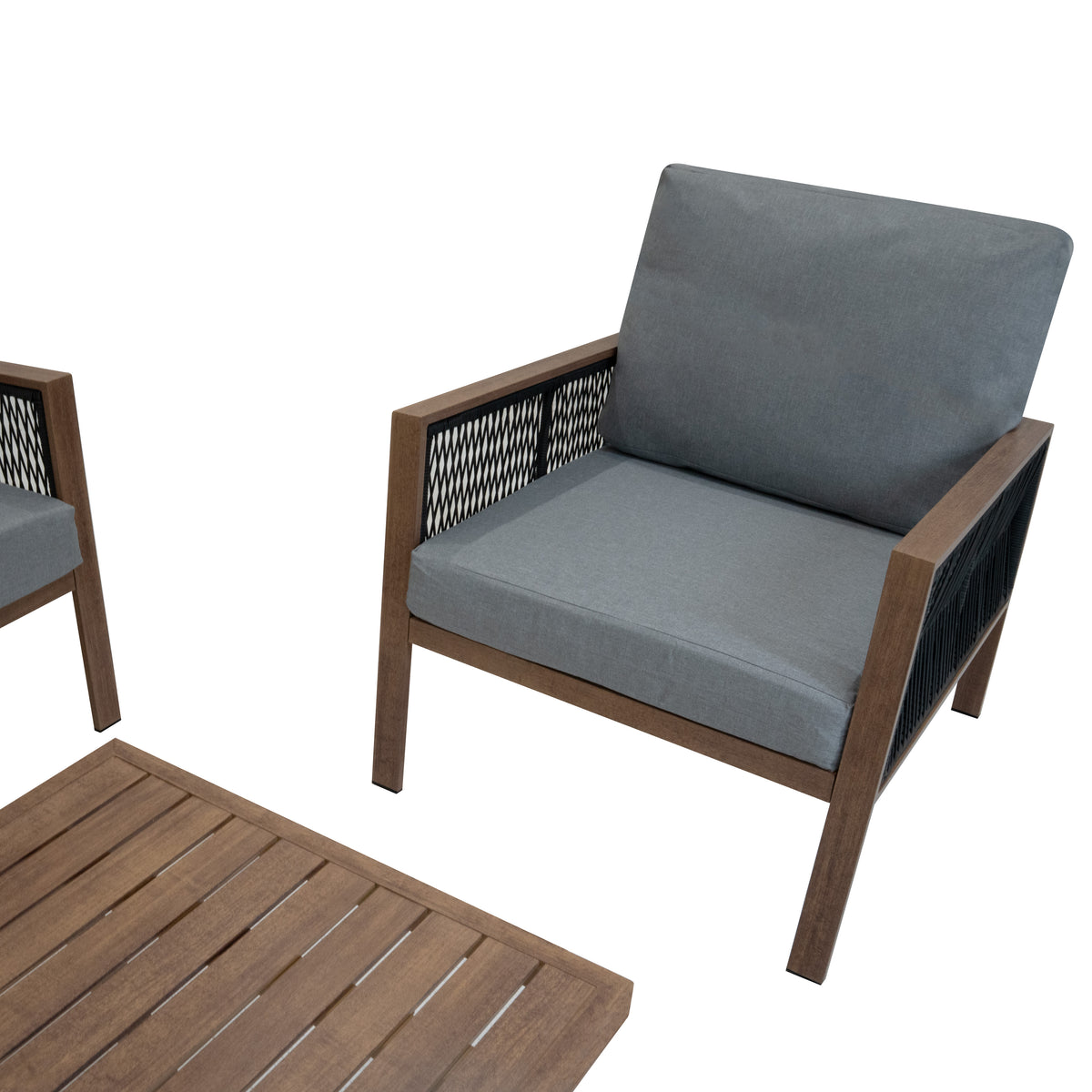 Vierteilige Aluminium-Sofagarnitur mit grauen Polstern und Holzrahmen, modernem Design und eleganten, offenen Netzdetails für stilvolle Außenbereiche