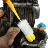 Bunte, detaillierte Wasseranlage mit einem Otter, zwei Vögeln und einer Reinigungsbürste in lebhaften Farben und realistischen Texturen